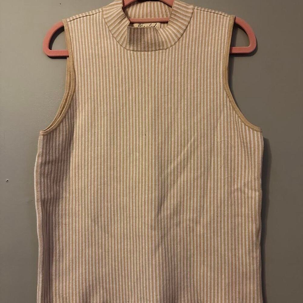 Marled cream & tan striped sleeveless top in a L